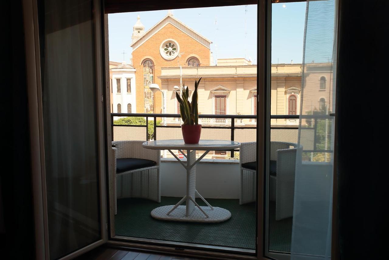 فندق L.T. Savoia Palace & Cavour C.L. باري المظهر الخارجي الصورة